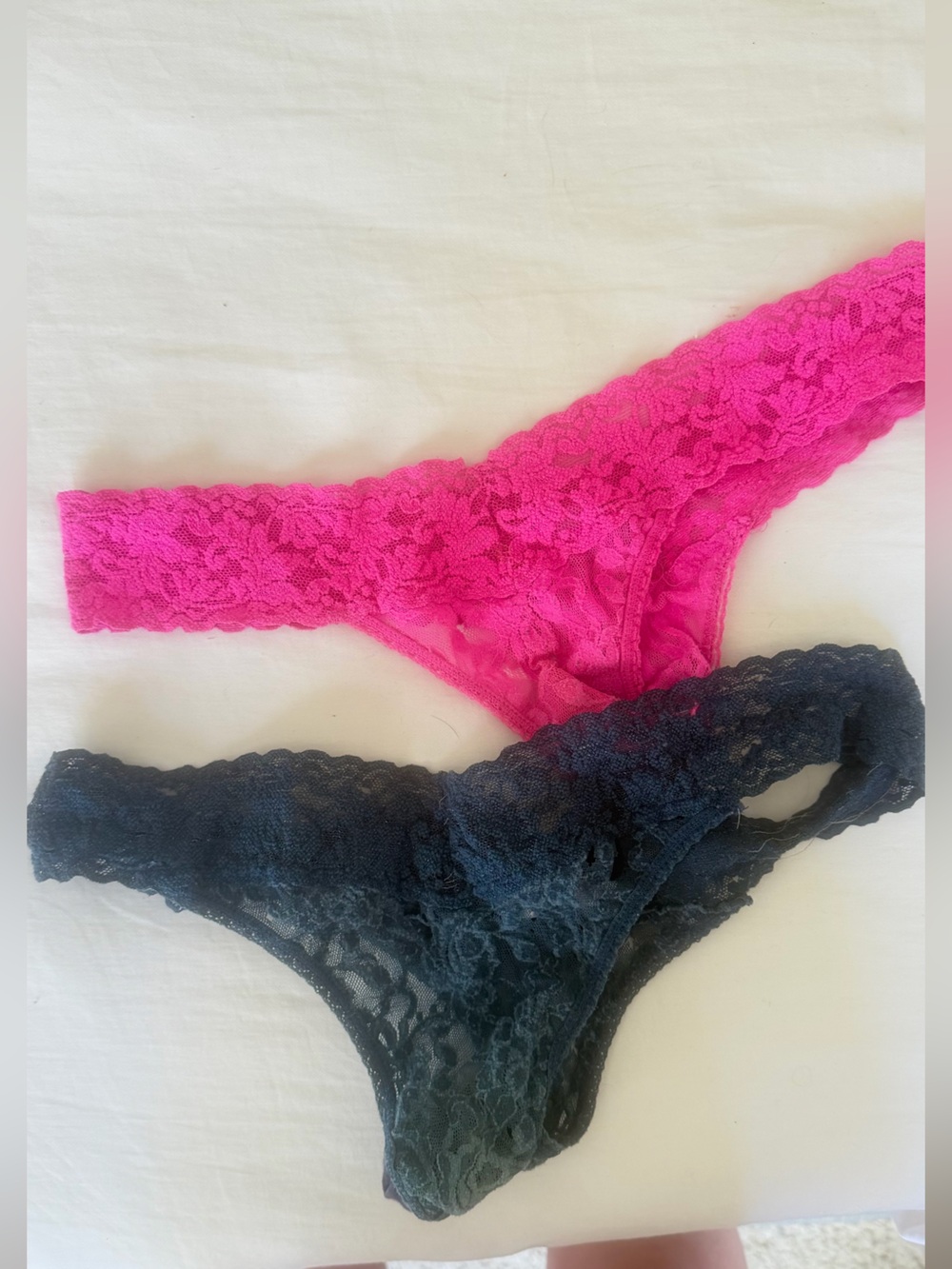 Hanky Panky Lace Thong WW Pair - Hot Pink & Navy Pair
